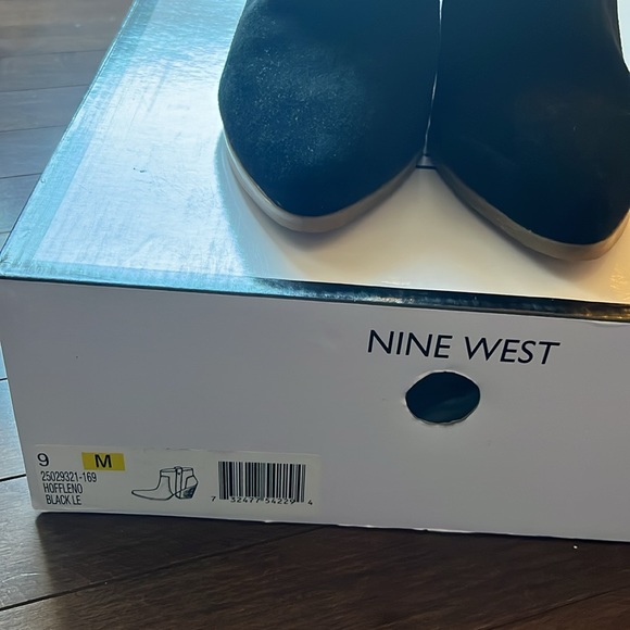 Nine West Suede ankle bootie (hoffleno) with chunky heel size 9 - Picture 4 of 7
